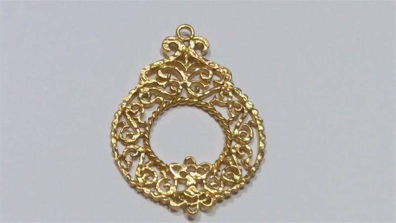 Fornitura de lat�n marco circular decorado 