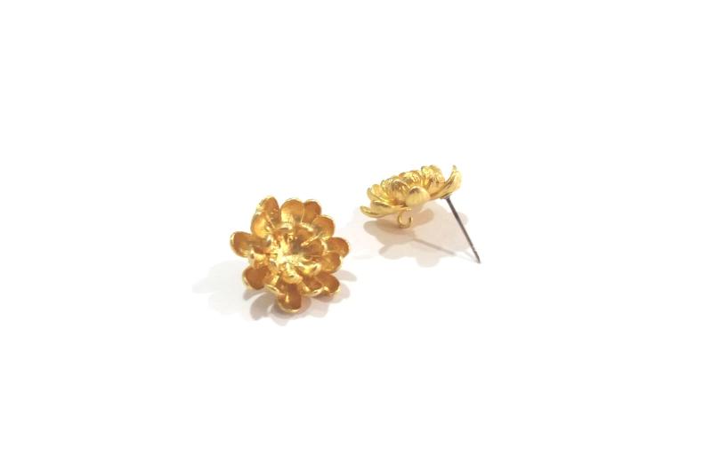 Fornitura de lat�n crisantemos (pendientes)