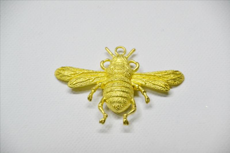 Fornitura de latn Abeja Grande - Fornitura de latn en forma de abeja grande de 40mm x 55mm.

