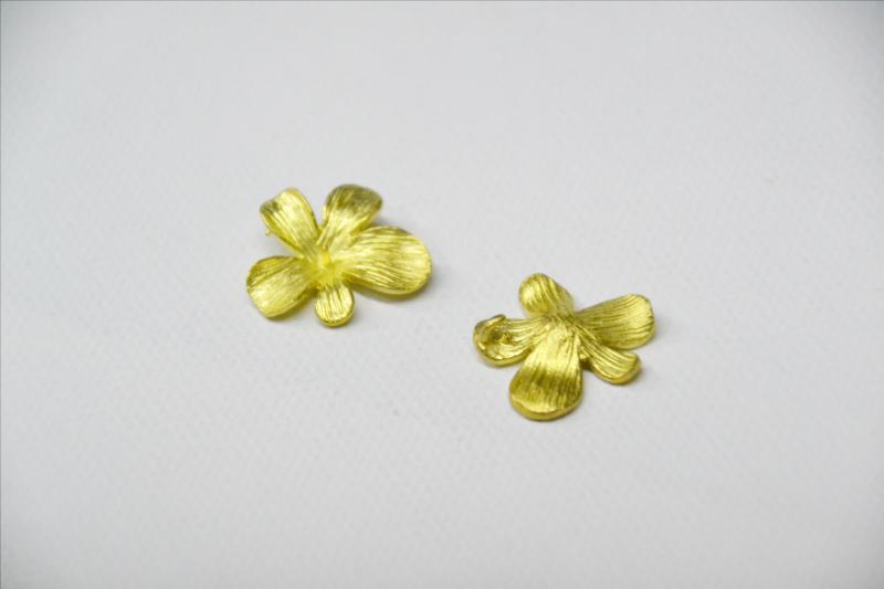 Fornitura de lat�n Flor Peque�a